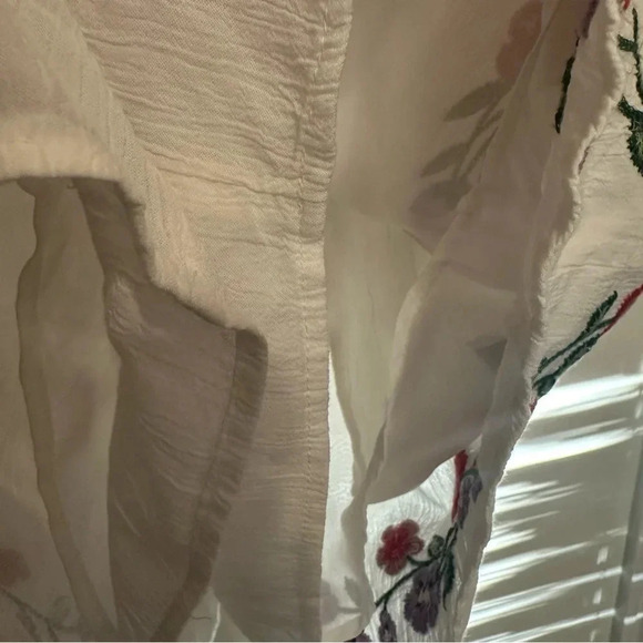 American Eagle White Romper with Floral Embroidery Size 8 - Picture 7 of 14